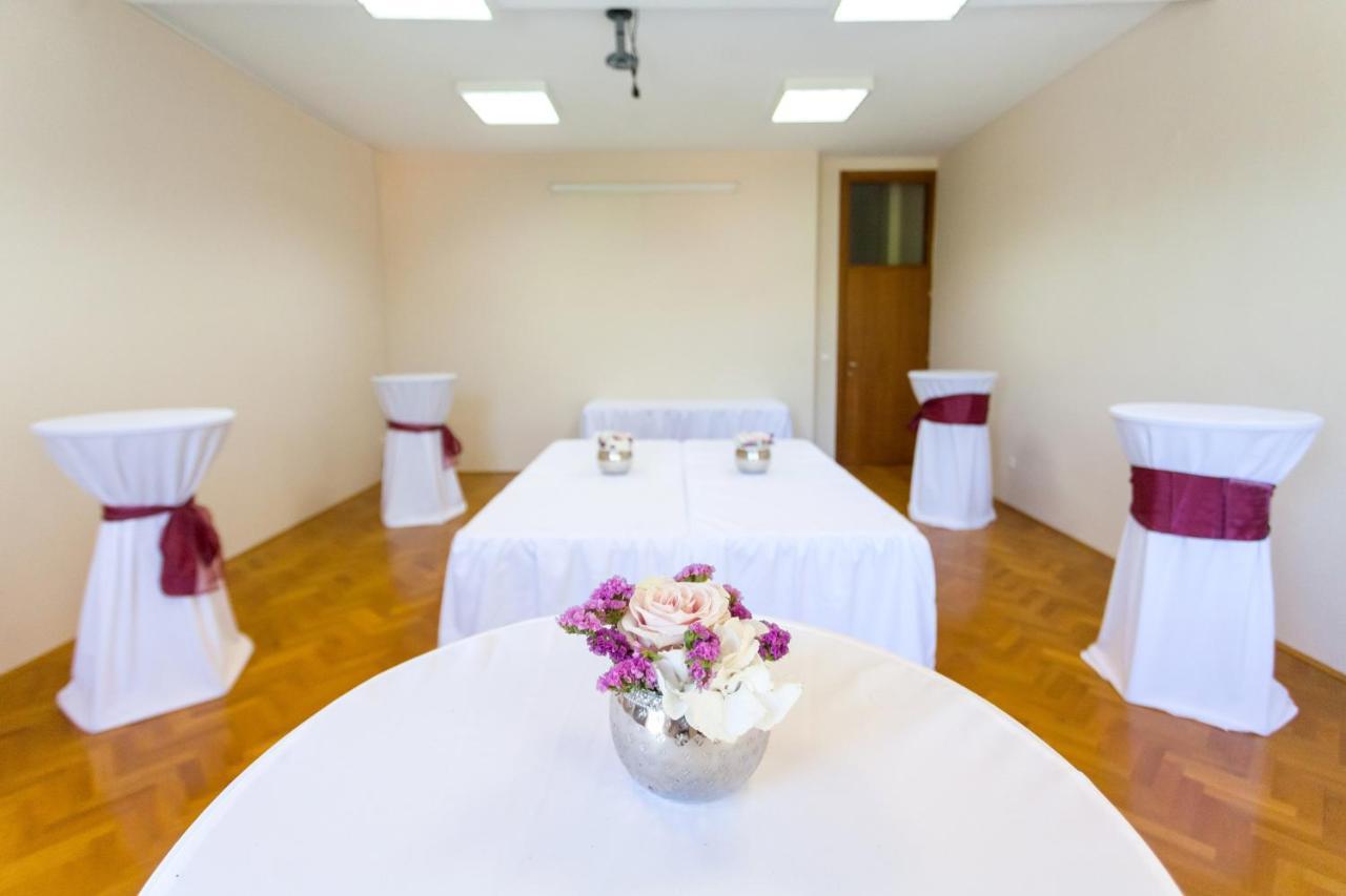 Hotel Pakrac Екстер'єр фото