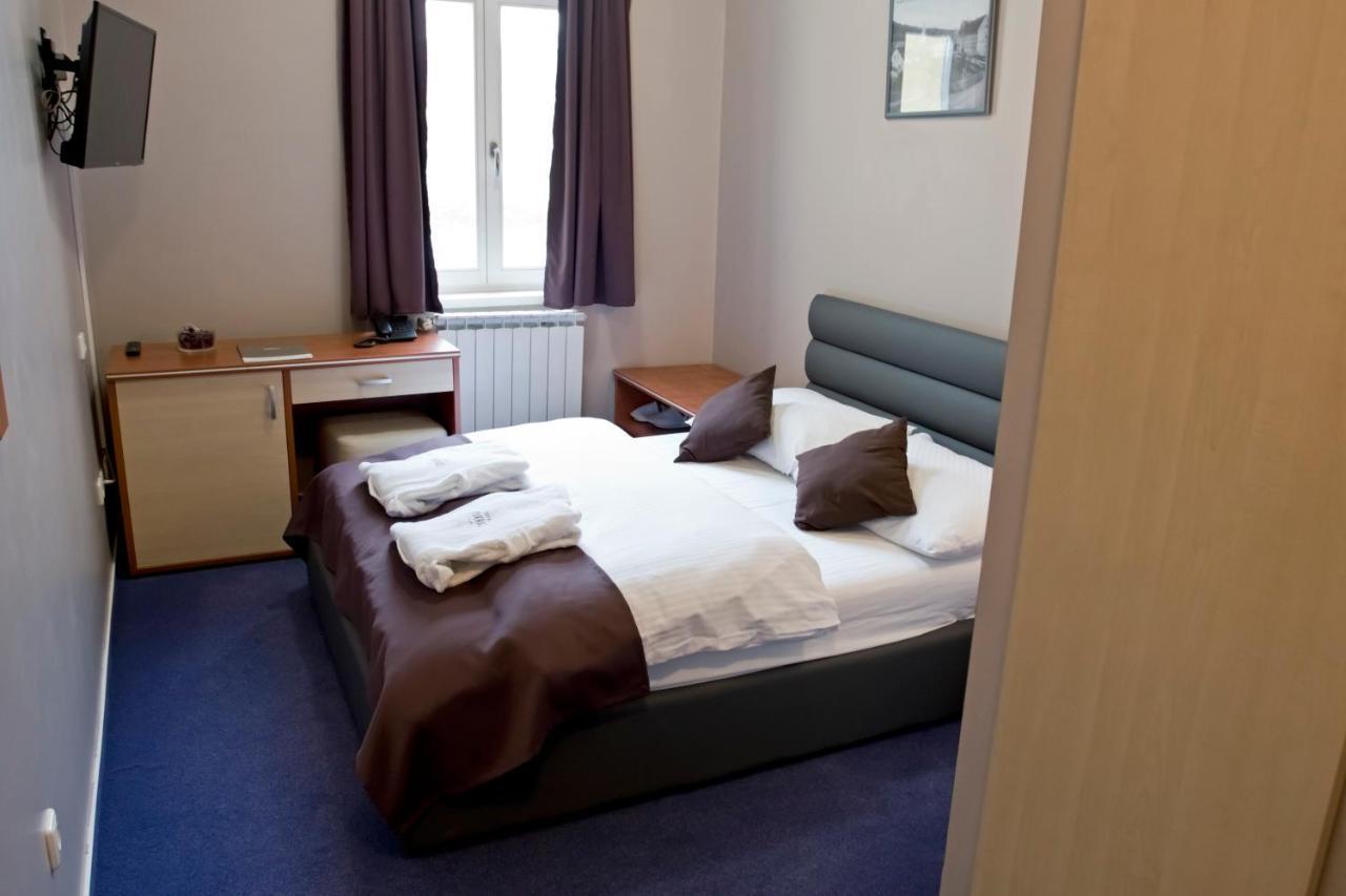Hotel Pakrac Екстер'єр фото