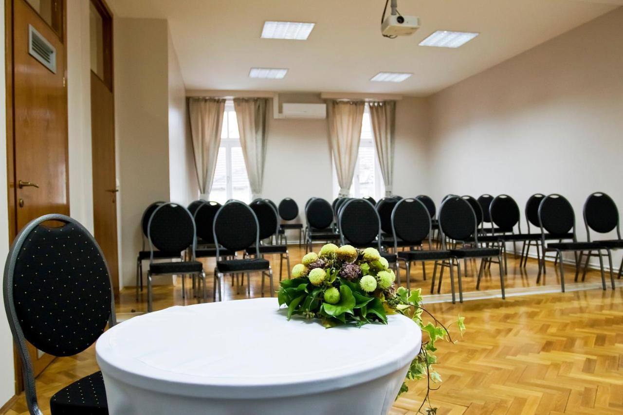 Hotel Pakrac Екстер'єр фото