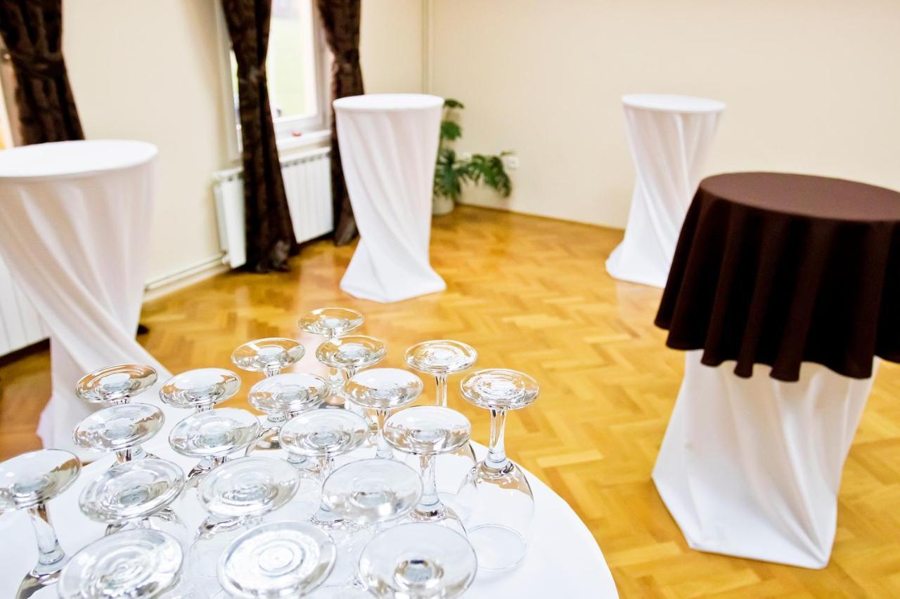 Hotel Pakrac Екстер'єр фото